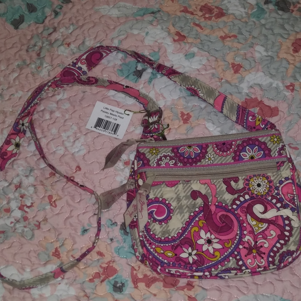 🌻VERA BRADLEY LITTLE FLAP HIPSTER